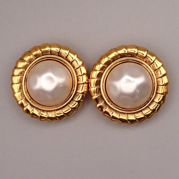 CHANEL Logo Imitation Pearl Round Button Earrings 23 Clip-On GHW Vintage - Picture 1 of 10